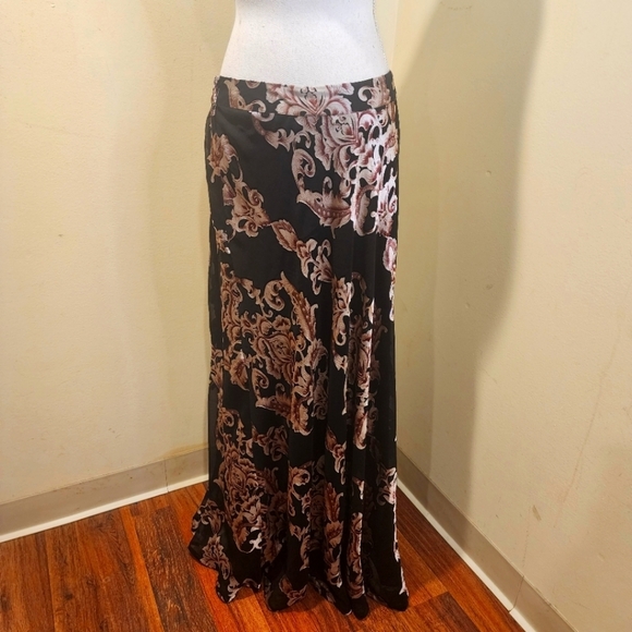 Roz & Ali Dresses & Skirts - ROZ AND ALI Floral Flare Maxi skirt size L